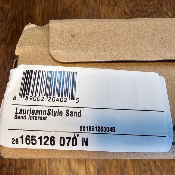 NIB Women’s Clarks Laurieann Style Sand Size 7 Sandals Floral Metallic Comfort - Picture 12 of 12